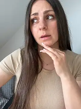 Snapshot of Loella-Rose chatting on April 2026 11:57:02 AM Loella-Rose online show from April 2026 11:57:02 AM