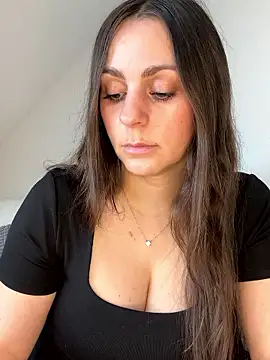 Snapshot of Loella-Rose chatting on April 2026 08:28:02 AM Loella-Rose online show from April 2026 08:28:02 AM