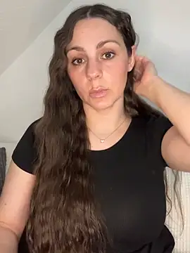 Snapshot of Loella-Rose chatting on April 2026 08:25:02 PM Loella-Rose online show from April 2026 08:25:02 PM