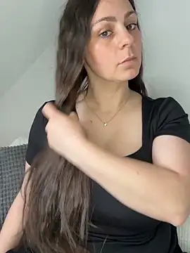 Snapshot of Loella-Rose chatting on April 2026 09:02:01 AM Loella-Rose online show from April 2026 09:02:01 AM