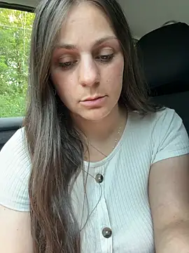 Snapshot of Loella-Rose chatting on May 2026 05:10:02 PM Loella-Rose online show from May 2026 05:10:02 PM