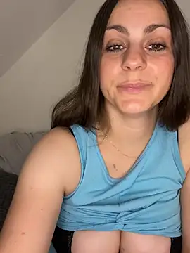 Snapshot of Loella-Rose chatting on July 2026 01:53:01 AM Loella-Rose online show from July 2026 01:53:01 AM