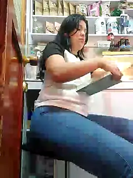 Snapshot of Sophie-hatter chatting on January 2025 07:01:02 PM Sophie-hatter online show from January 2025 07:01:02 PM