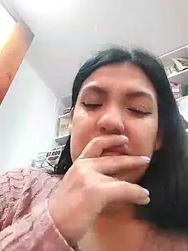 Snapshot of Sophie-hatter chatting on February 2025 06:24:02 PM Sophie-hatter online show from February 2025 06:24:02 PM