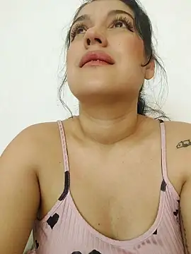 Snapshot of Sophie-hatter chatting on February 2025 04:53:02 PM Sophie-hatter online show from February 2025 04:53:02 PM