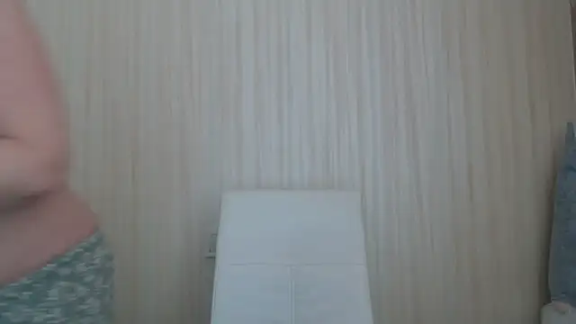 Snapshot of EverlastBlum chatting on May 2026 04:40:01 AM EverlastBlum online show from May 2026 04:40:01 AM