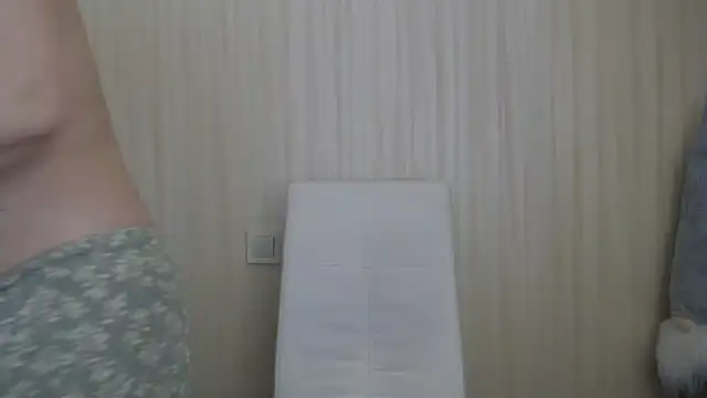 Snapshot of EverlastBlum chatting on May 2026 04:40:01 AM EverlastBlum online show from May 2026 04:40:01 AM