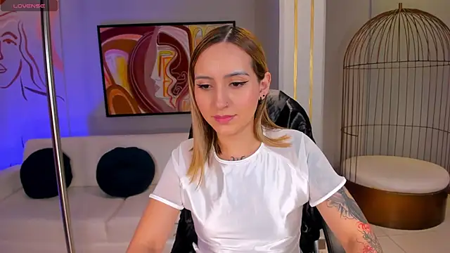 Snapshot of MollySundersX chatting on June 2026 08:00:02 PM MollySundersX online show from June 2026 08:00:02 PM