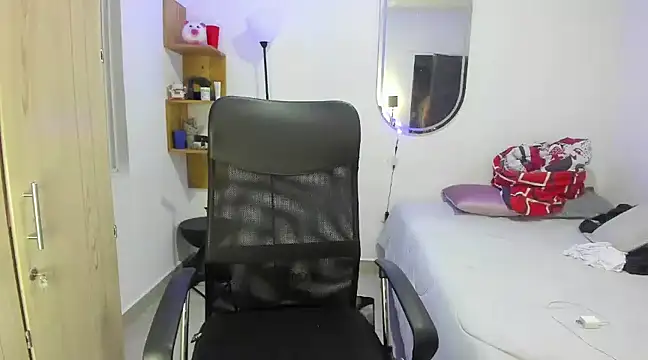 Snapshot of slim_master12 chatting on March 2025 07:53:01 AM slim master12 online show from March 2025 07:53:01 AM