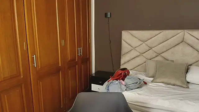 Raquel jones online show from October 2025 07:18:01 PM