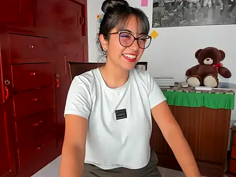 Isabellaa22 1 online show from December 2024 05:00:01 PM