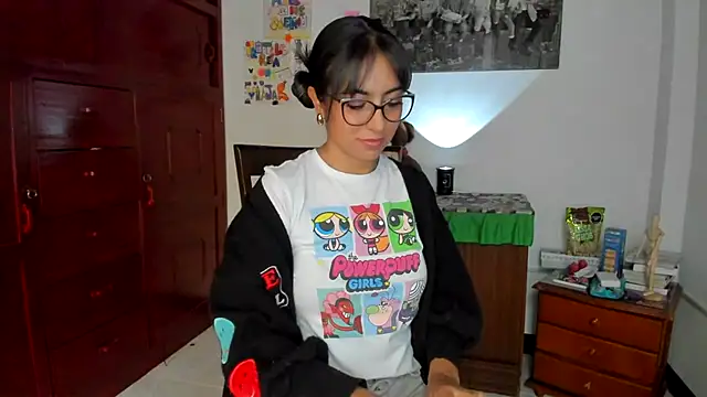 Isabellaa22 1 online show from January 2025 08:43:01 PM