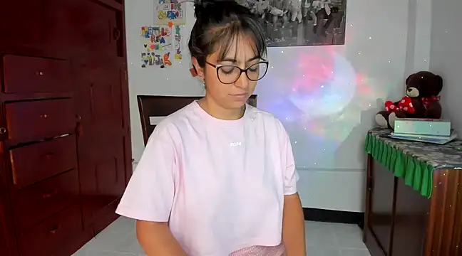 Isabellaa22 1 online show from February 2025 03:09:01 PM