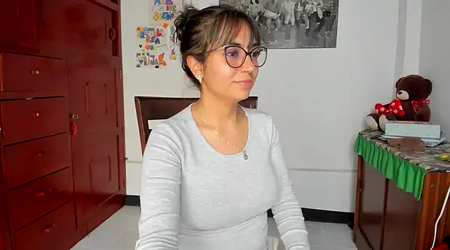 Isabellaa22 1 online show from February 2025 08:34:01 PM