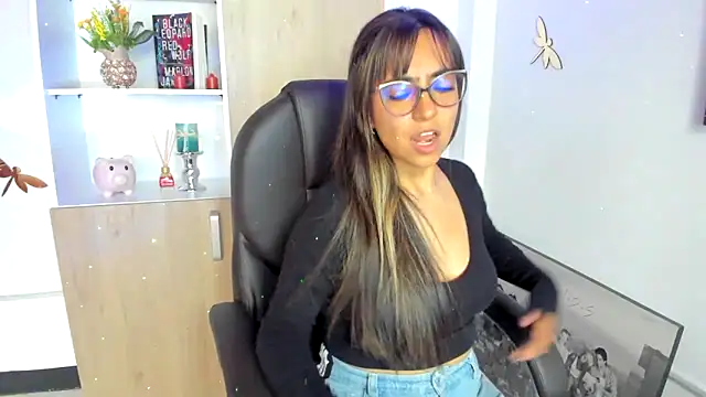 Isabellaa22 1 online show from February 2025 02:37:01 PM