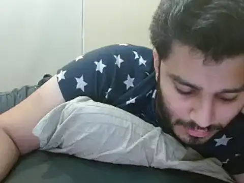 Snapshot of robintoit chatting on December 2024 05:09:02 AM robintoit online show from December 2024 05:09:02 AM