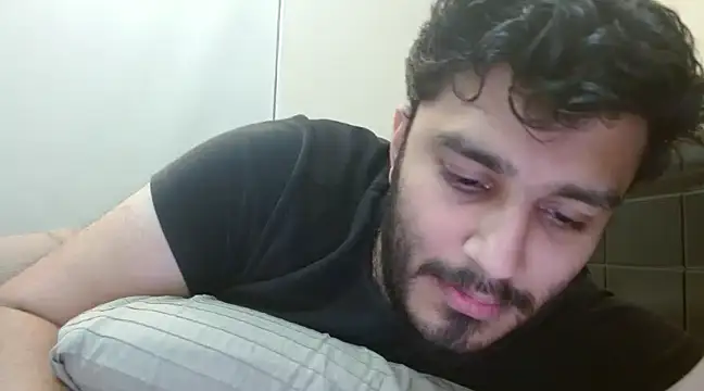 Snapshot of robintoit chatting on December 2024 01:58:02 AM robintoit online show from December 2024 01:58:02 AM