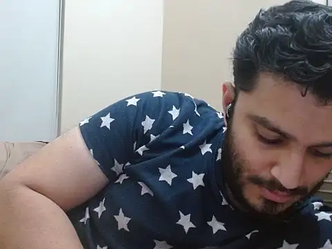 Snapshot of robintoit chatting on November 2025 06:42:02 PM robintoit online show from November 2025 06:42:02 PM