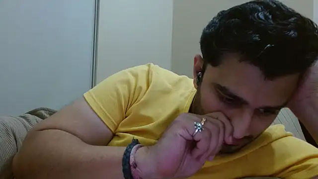 Snapshot of robintoit chatting on November 2025 05:01:01 PM robintoit online show from November 2025 05:01:01 PM