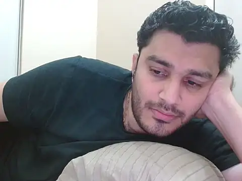 Snapshot of robintoit chatting on November 2025 04:29:02 PM robintoit online show from November 2025 04:29:02 PM