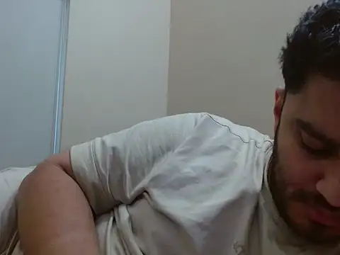 Snapshot of robintoit chatting on January 2026 04:27:02 AM robintoit online show from January 2026 04:27:02 AM