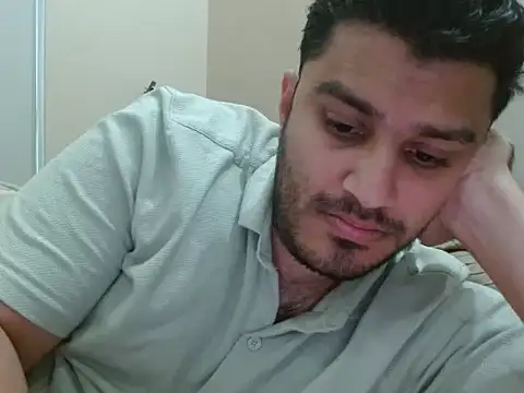 Snapshot of robintoit chatting on February 2026 03:27:01 AM robintoit online show from February 2026 03:27:01 AM