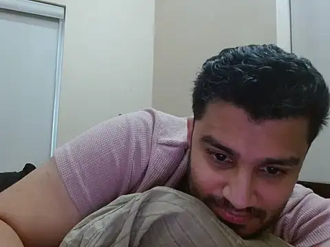 Snapshot of robintoit chatting on February 2026 03:27:02 AM robintoit online show from February 2026 03:27:02 AM