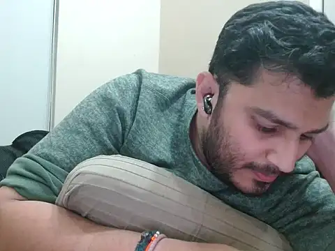 Snapshot of robintoit chatting on February 2026 03:51:01 PM robintoit online show from February 2026 03:51:01 PM