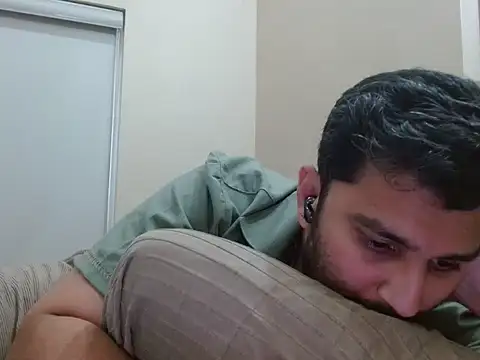 Snapshot of robintoit chatting on February 2026 08:44:01 AM robintoit online show from February 2026 08:44:01 AM