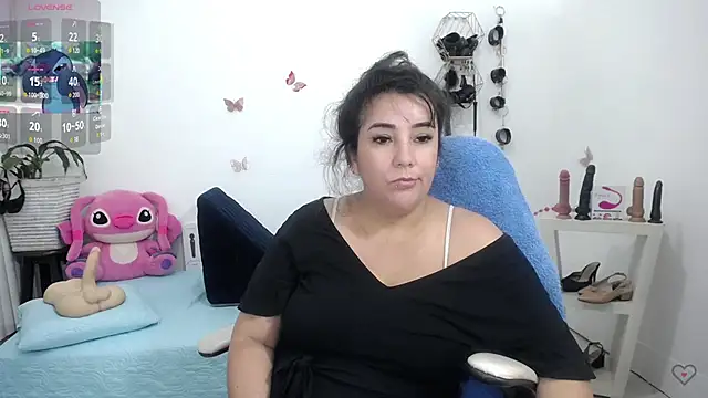 Snapshot of mom_hot__ chatting on June 2026 04:24:02 PM mom hot online show from June 2026 04:24:02 PM