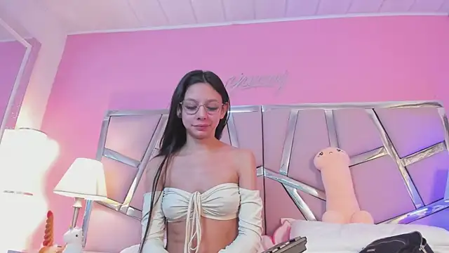 Bonniepark online show from February 2025 03:10:01 PM