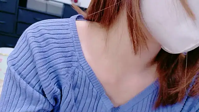 Snapshot of Yui-Ch chatting on May 2026 12:11:01 PM Yui-Ch online show from May 2026 12:11:01 PM