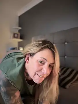 blondebitch2 online show from January 2025 02:35:01 PM