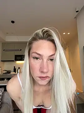 LuisaBecker online show from January 2025 10:07:02 AM