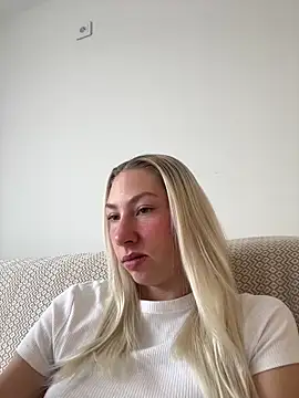 LuisaBecker online show from January 2025 10:27:02 AM