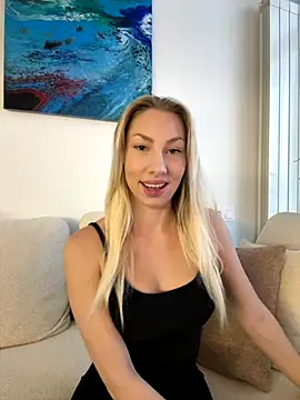 Snapshot of LuisaBecker chatting on December 2025 01:20:01 PM LuisaBecker online show from December 2025 01:20:01 PM