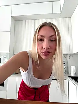 Snapshot of LuisaBecker chatting on December 2025 11:17:01 AM LuisaBecker online show from December 2025 11:17:01 AM