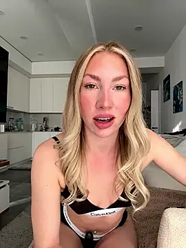 Snapshot of LuisaBecker chatting on January 2026 11:56:01 AM LuisaBecker online show from January 2026 11:56:01 AM