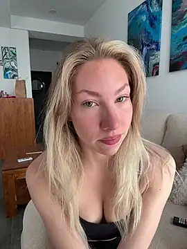 Snapshot of LuisaBecker chatting on February 2026 11:42:02 AM LuisaBecker online show from February 2026 11:42:02 AM