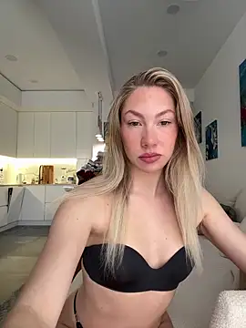 Snapshot of LuisaBecker chatting on March 2026 12:56:02 PM LuisaBecker online show from March 2026 12:56:02 PM