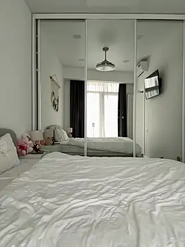 LuisaBecker online show from June 2026 03:49:02 PM