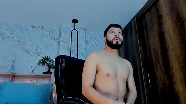 Snapshot of bruno_woods chatting on December 2024 05:15:02 PM bruno woods online show from December 2024 05:15:02 PM