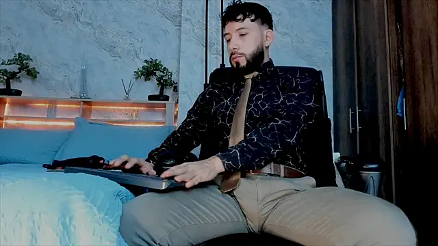 Snapshot of bruno_woods chatting on December 2024 01:51:02 AM bruno woods online show from December 2024 01:51:02 AM