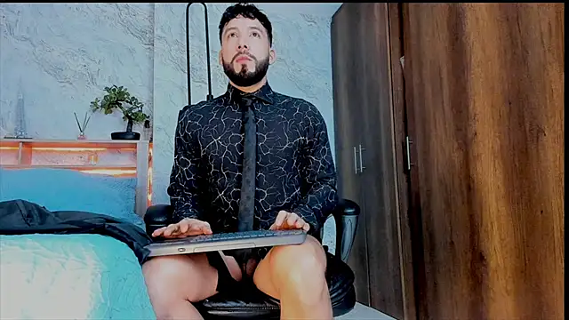 Snapshot of bruno_woods chatting on December 2024 01:03:01 AM bruno woods online show from December 2024 01:03:01 AM