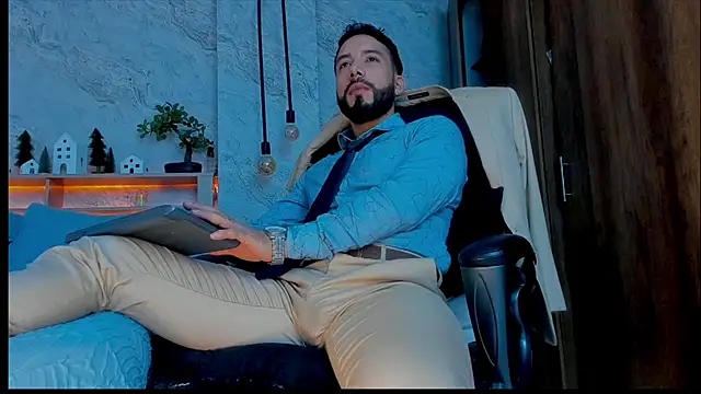 Snapshot of bruno_woods chatting on December 2024 05:26:02 PM bruno woods online show from December 2024 05:26:02 PM