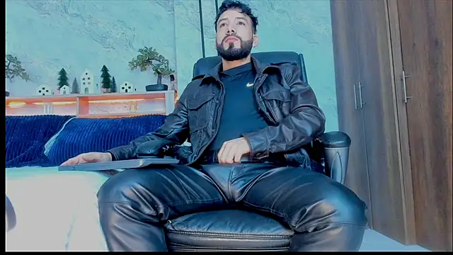 Snapshot of bruno_woods chatting on December 2024 03:36:02 PM bruno woods online show from December 2024 03:36:02 PM