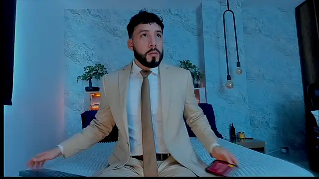 Snapshot of bruno_woods chatting on December 2024 05:31:02 PM bruno woods online show from December 2024 05:31:02 PM