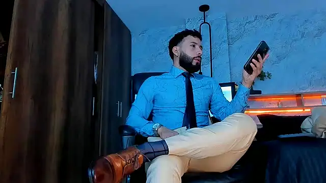 Snapshot of bruno_woods chatting on February 2025 04:53:02 PM bruno woods online show from February 2025 04:53:02 PM