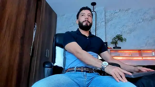 Snapshot of bruno_woods chatting on March 2025 02:08:02 AM bruno woods online show from March 2025 02:08:02 AM