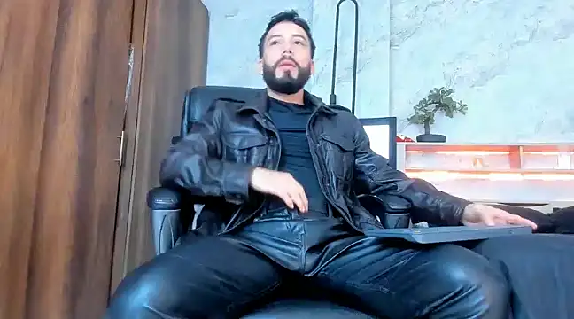 Snapshot of bruno_woods chatting on March 2025 03:59:01 PM bruno woods online show from March 2025 03:59:01 PM